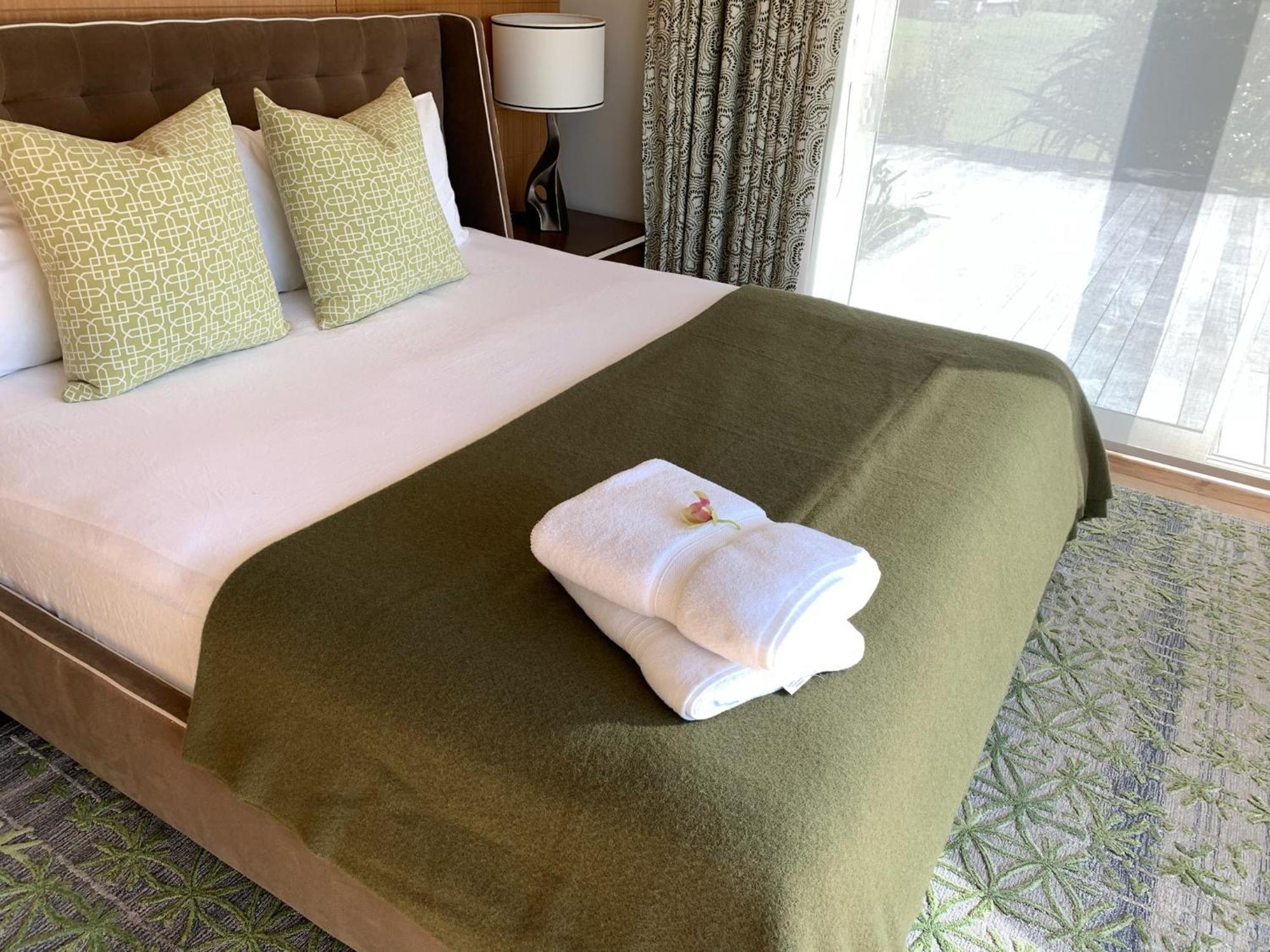 Te Whaanga Retreat & Spa แรกแลนด์ ภายนอก รูปภาพ